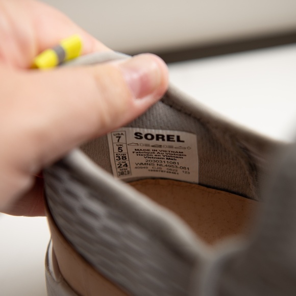 Sorel NEW! Women's Sz 7 Kinetic Impact II Lace Sneakers Light Grey Chunky Bottom - Picture 7 of 8